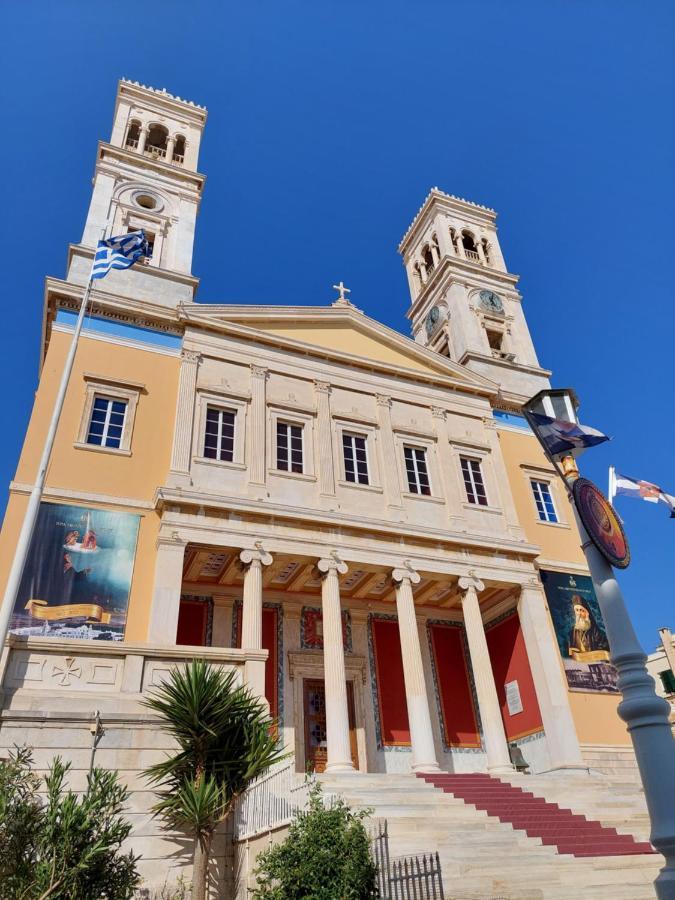 Artemis Ermoupoli Centre Appartement Pour Petit Budget Backpackers Bagian luar foto