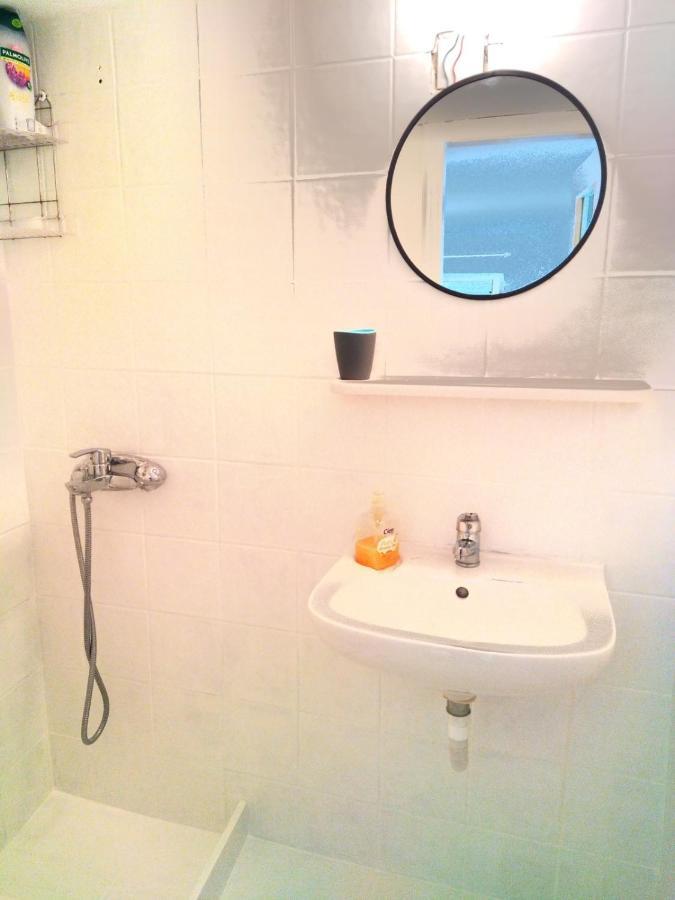 Artemis Ermoupoli Centre Appartement Pour Petit Budget Backpackers Bagian luar foto