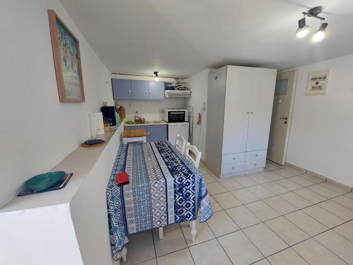 Artemis Ermoupoli Centre Appartement Pour Petit Budget Backpackers Bagian luar foto
