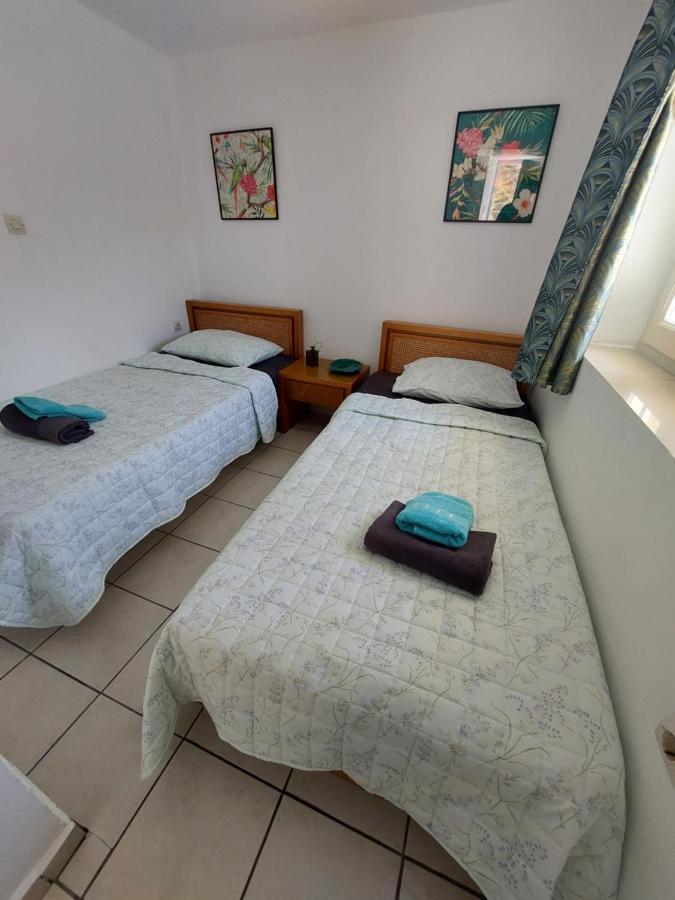 Artemis Ermoupoli Centre Appartement Pour Petit Budget Backpackers Bagian luar foto
