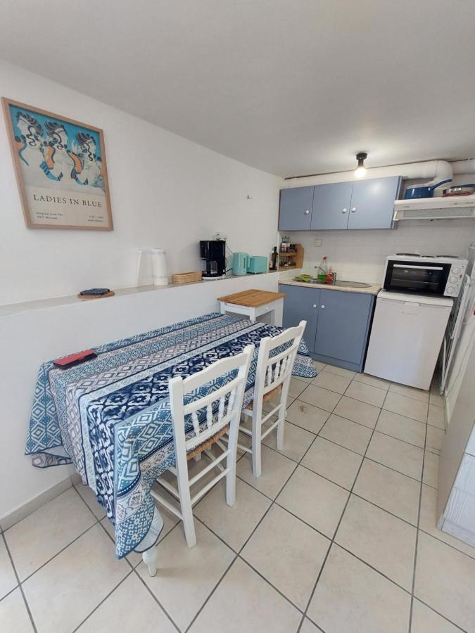 Artemis Ermoupoli Centre Appartement Pour Petit Budget Backpackers Bagian luar foto