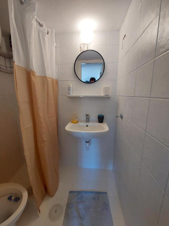 Artemis Ermoupoli Centre Appartement Pour Petit Budget Backpackers Bagian luar foto